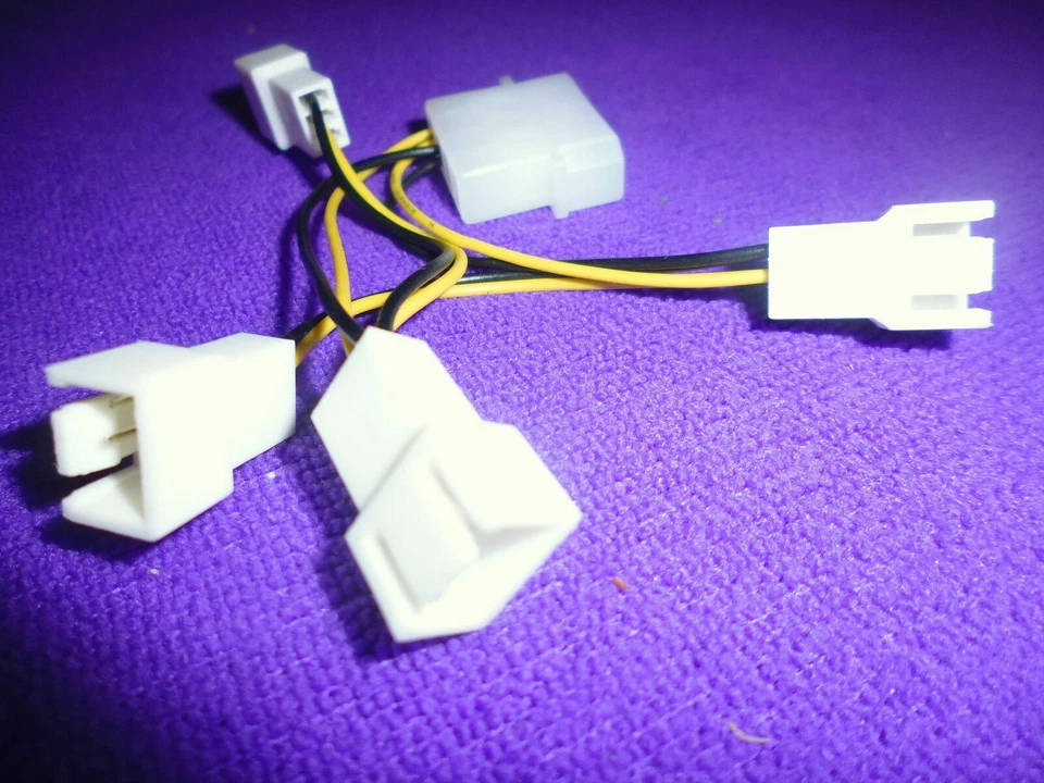 D Type 4 Pin IDE Molex to 4 x 3 Pin Male 12V CPU Fan Power Adapter Cable 10cm - Image 2 of 4