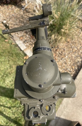 1956 U.S. Skysweeper 75mm Anti-Aircraft Gun Sight Target Selector, T-25 Tripod - Picture 15 of 19