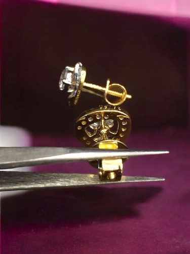Pave 0.90 Cts Round Brilliant Cut Diamonds Solitaire Stud Earrings in 18K Gold - Picture 5 of 5