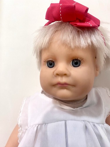 Muñeca artística Judy Turner/HASBRO "REAL BABY" 1986 rubia/azul ponderada usada en excelente estado - Imagen 6 de 21