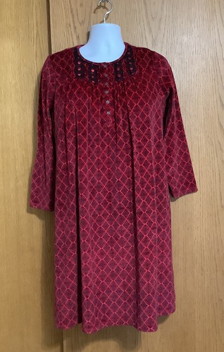WOMEN'S Sz L (12-14) RED & BLACK LONG SLEEVE BELOW KNEE STRETCH VELOUR NIGHTGOWN