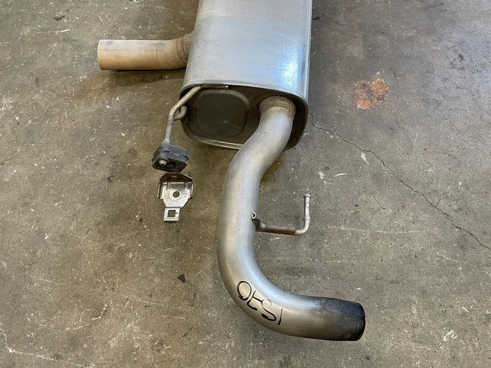 Silenciador de escape trasero Alfa Romeo Stelvio 2018-2022 2,0 L 1570 OEM Foto 2 de 4