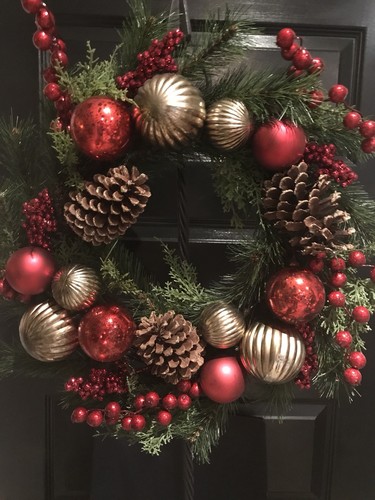 Traditional Red and Gold Large 61cm Christmas Wreath - Picture 3 of 3
