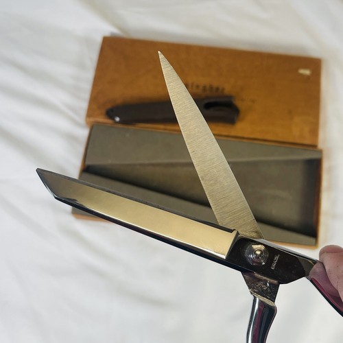 Vintage Gingher Knife-Edge G-8 Shears Scissors Chrome Brazil Box Guard Included - Picture 5 of 6