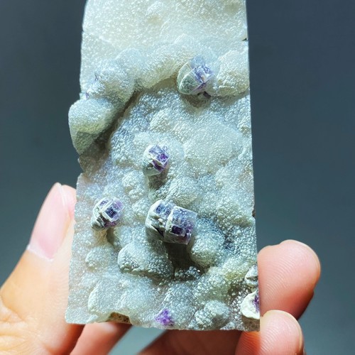 Fluorita púrpura natural ágata punto de cristal curativo brillo bajo luz UV C639 - Imagen 9 de 9