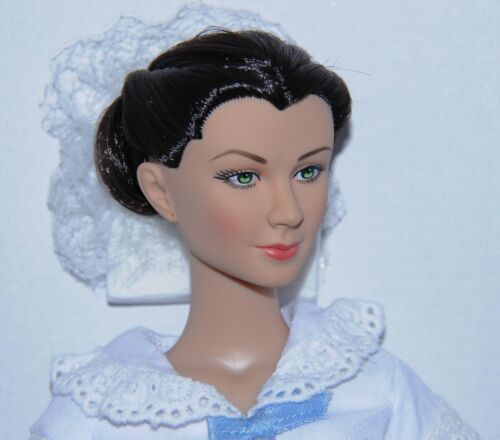 Sewing Circle Scarlett O'Hara 16" Doll Tonner NRFB Gone With The Wind 2014 - Picture 3 of 5