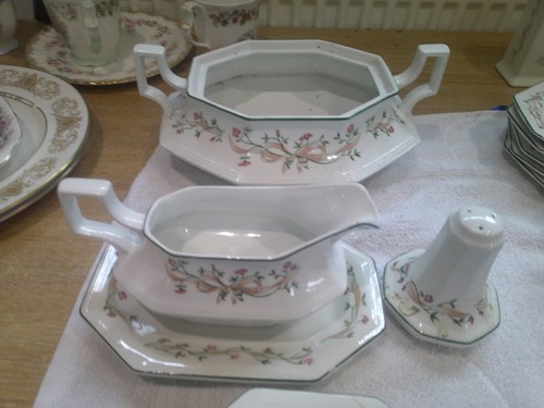 Johnson Brothers Eternal Beau Tureen No Lid Gravy Boat Set 7 Side Plates Salt P - Picture 2 of 4