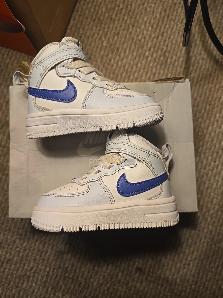 Zapatos para niños pequeños Easy On NIKE violeta persa talla 4C Foto 2 de 4