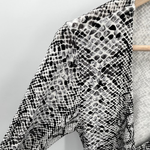 Good American Neu mit Etikett The Runaround Langarm-Wickelkleid mit Tiermotiv // 0 - Bild 7 von 15