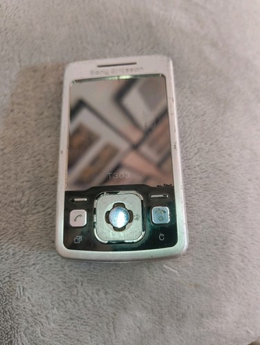 Sony Ericsson T303 Mobile Phone Silver - Zdjęcie 2 z 9