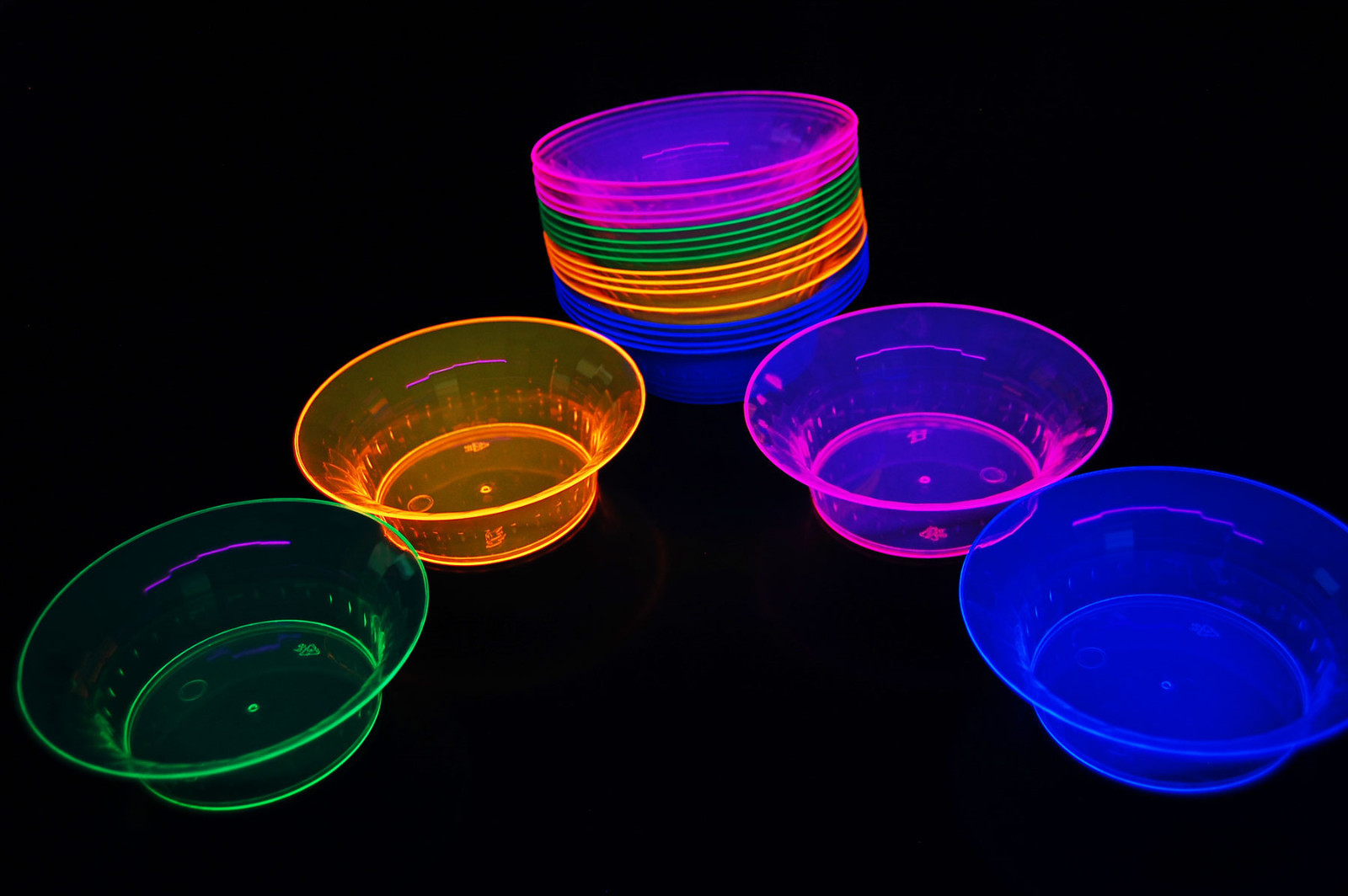 Blacklight Reactive UV Neon Hard Plastic 10 Ounce Bowls 20ct Glow Party Birthday