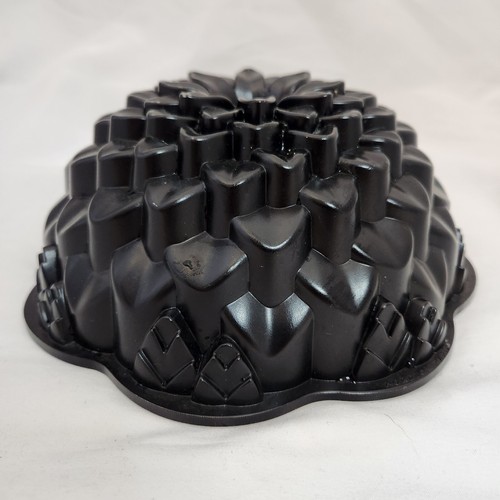 Nordic Ware Chrysantheme Bundt Pfanne 10 Zoll schwer - Bild 8 von 10