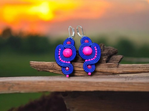 Rosa Ohrringe, hergestellt in Soutache-Technik, handgenäht. - Bild 4 von 6