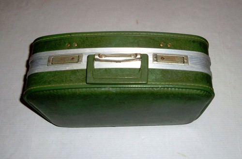 Small Leather Green Traveling Case - Picture 2 of 7