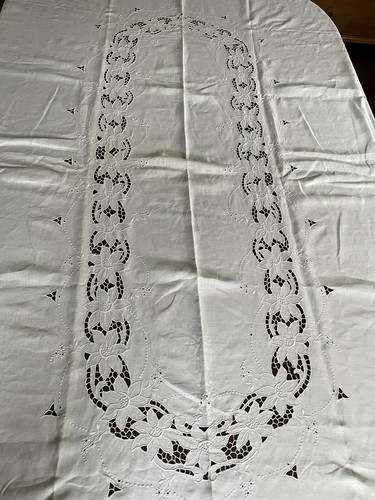 Vintage Madeira Outwork White Floral Embroidered OVAL Tablecloth 98” - Picture 3 of 12