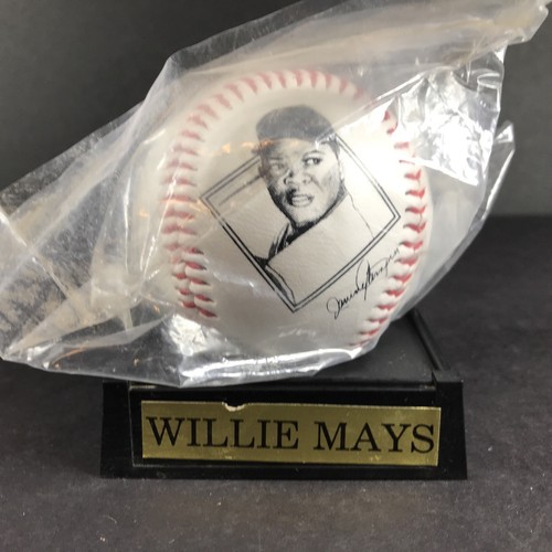 Willie Mays Replica Signature Baseball Avon 1995 Commemorative - Picture 2 of 7