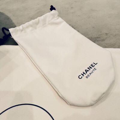 Chanel Beauty Big Logo Blanket Pouch Set Box White Japan