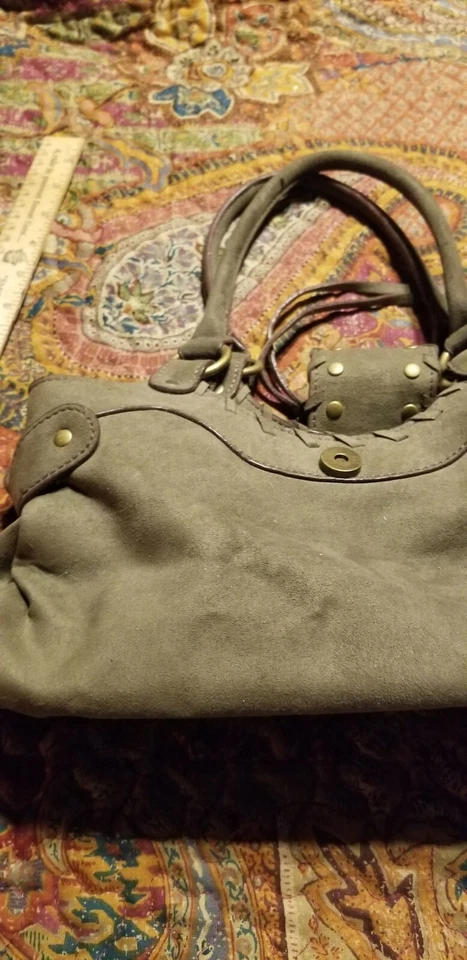 Bolso de mano Cato de imitación de cuero verde oliva forro turquesa adornado en oro  Foto 2 de 4