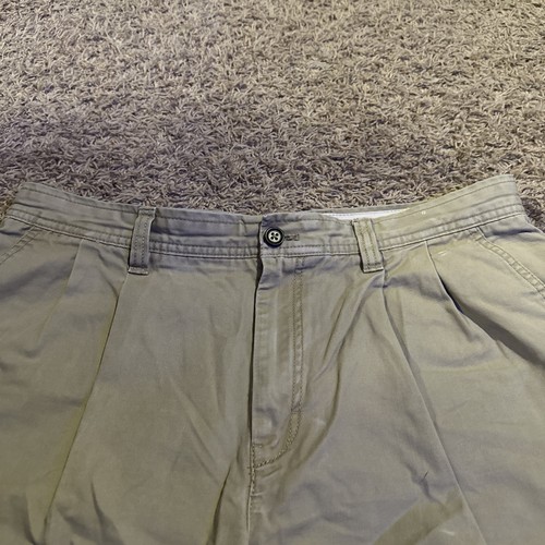 Izod Saltwater Shorts Men’s Size 34 Tan Khaki Pleated Casual Pockets - Picture 2 of 4