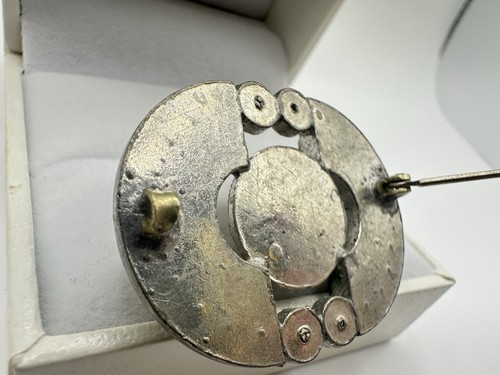 Spilla vintage vecchia tono argento spilla strass trasparenti pietre non firmata chiusura a C - Foto 14 di 17