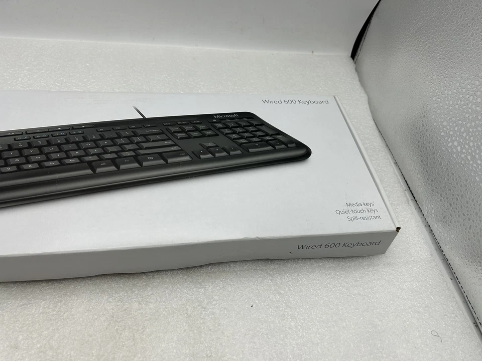 NEW Microsoft Wired Keyboard 600 Black (Model 1576) Factory Sealed FREE S/H - Image 3 of 4