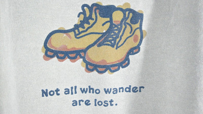 Life is GoodT-shirt Men's L Green All Who Wander are not Lost Casual Hiking Logo
