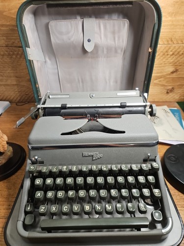 Vintage Hermes 2000 Schreibmaschine, Swiss Made Original Koffer, Handbuch & Quittung 1956