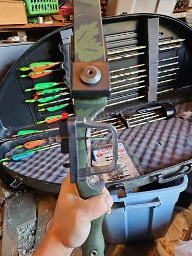 Browning Coyote CX8A Compound Bow 32" 50lb Adjust 45lb-70lb 29"-32" Lots Extra - Picture 9 of 11