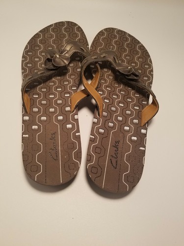 Clarks Women’s Faux Leather Silver Thong Sandals with Flowers Accents Size 9M - Picture 6 of 6