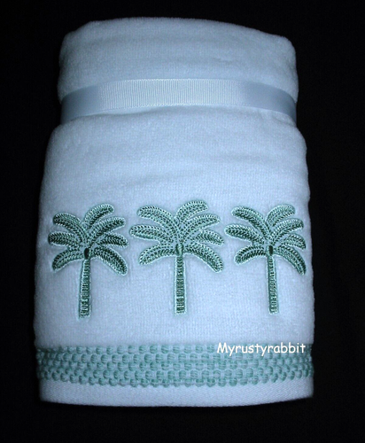 CARO Palm Trees Bathroom Hand Towels Set of 2 ~ Plush Velour Towel Green - Picture 3 of 6
