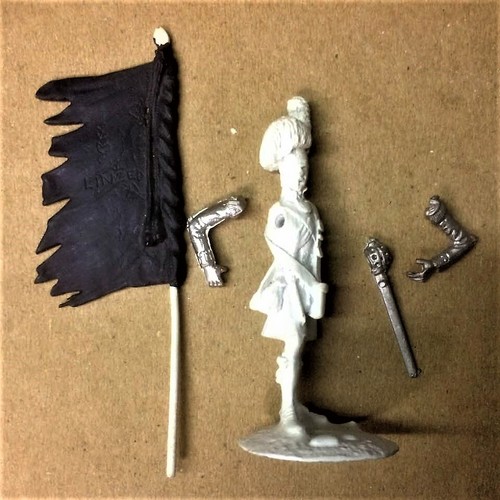 NAPOLEONIC WARS, HIGHLANDER OFFICER WITH FLAG #1B, 60MM UNPAINTED METAL FIGURE - Picture 2 of 5
