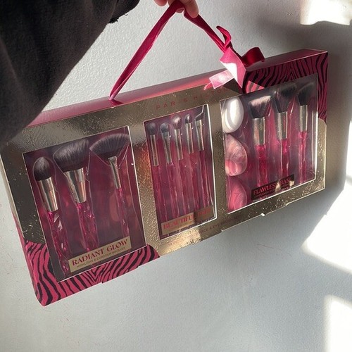 Limited Edition Paris Hilton 14 pcs Ultimate Face and Eye pink Brush Set - Picture 3 of 4