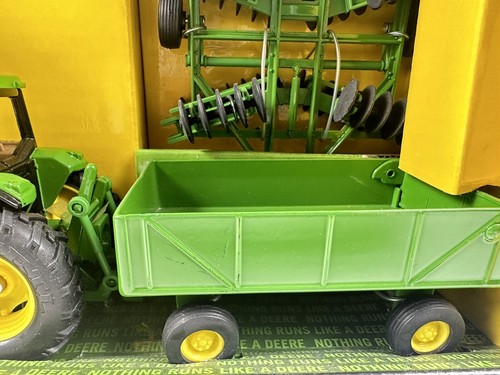 2010 Ertl 1:32 John Deere 6410 Tractor w/ Barge Wagon and Disc 15489 DieCast NEW - Picture 6 of 15