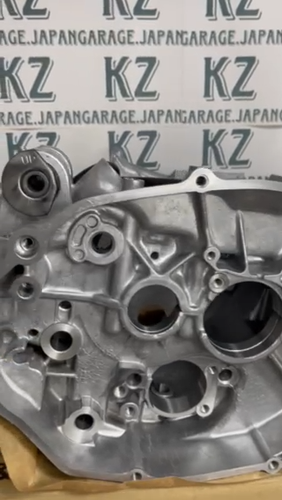 YAMAHA Genuine 1987-2006 Banshee 350 YFZ350 Engine Motor Cases 2GU-15100-00 NEW - Video 1 of 1