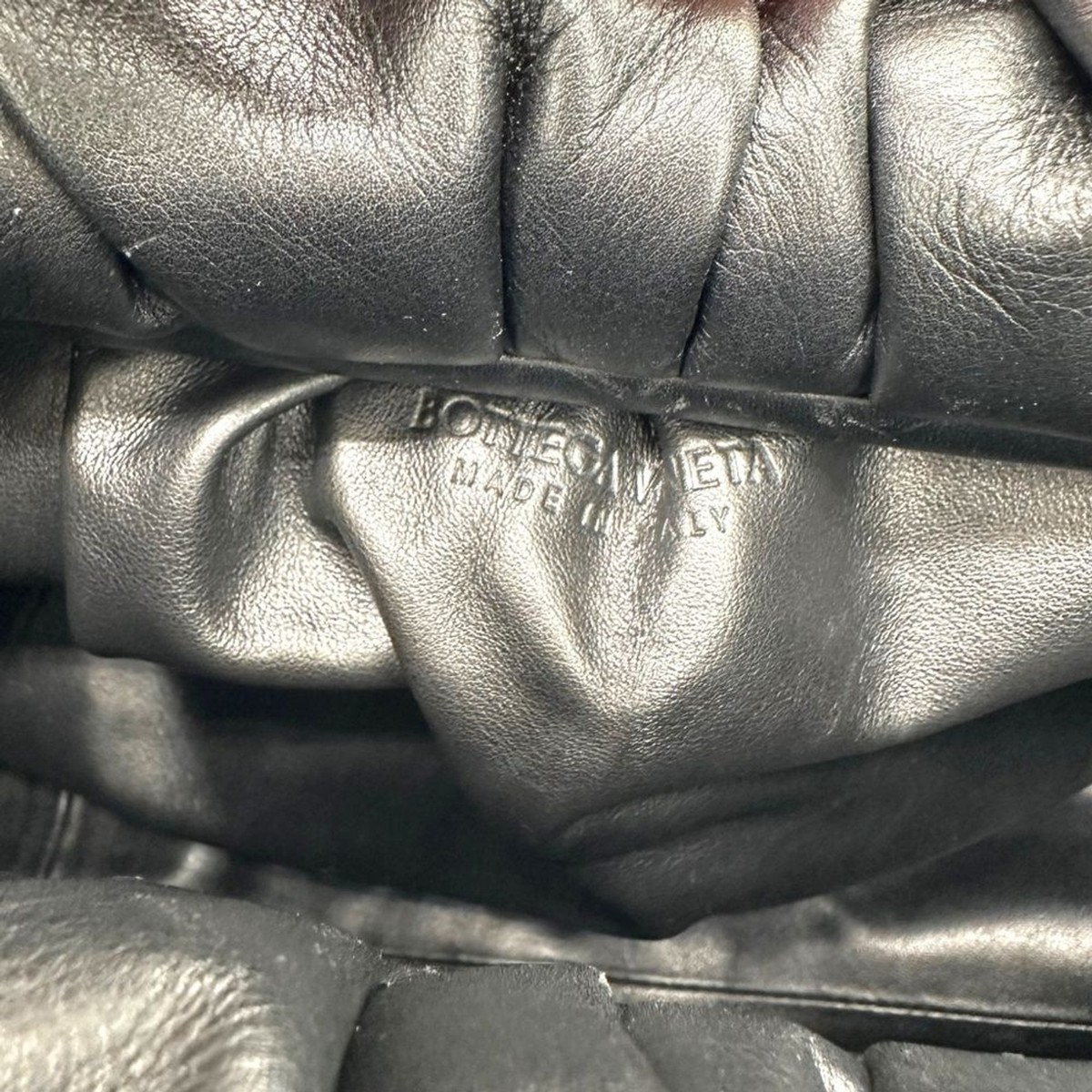 Bottega Veneta The Pouch Black Leather Shoulder Bag Bottega Veneta The Pouch Black Leather Shoulder Bag