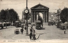 Old postcard 33 - Bordeaux (Gironde) - 224. La Place et la Porte d'Aquitaine (tram)