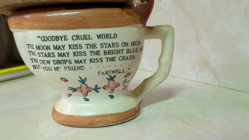 Goodbye Cruel World - Person In Toilet bowl - Figurine - TVG - Japan - Ceramic - Picture 6 of 15
