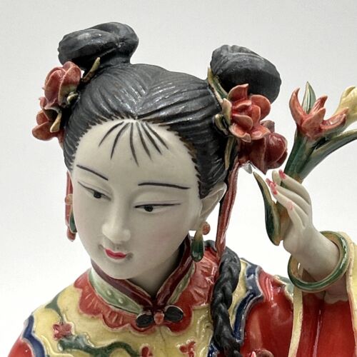 9.5" Chinese Porcelain ShiWan Belle Lady Putting Flowers In Her Hair Figurine - Picture 4 of 24