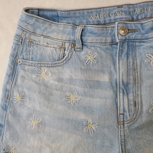 American Eagle Women's Denim Shorts Light Blue Size 8 Floral Embroidered - Picture 2 of 12