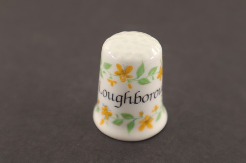 Mac Donald Fingerhut LOUGHBOROUGH gelb Blumen Nähen Souvenir England - Bild 3 von 5