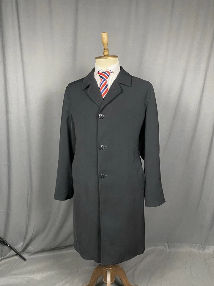 Giorgio Armani Collezioni Vintage Men's Black Long Wool Coat Size L-XL - Image 2 of 4