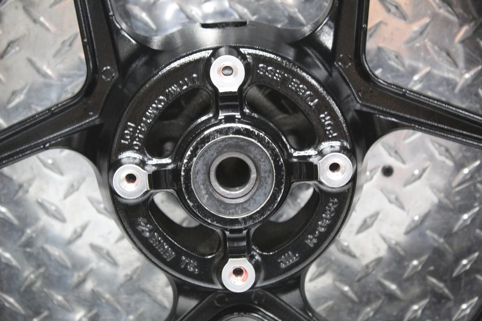 2015 川崎 VERSYS 650 KLE650F 后 ENKEI RIM 17X4.50 带 BRIDGESTONE 轮胎 — 第 2/4 张图片