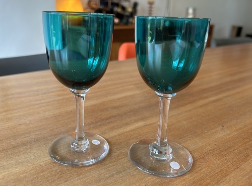 Pair of Antique Turquoise Teal Green Glass Wine Glasses 12.4cm high #Y2 - Picture 2 of 7