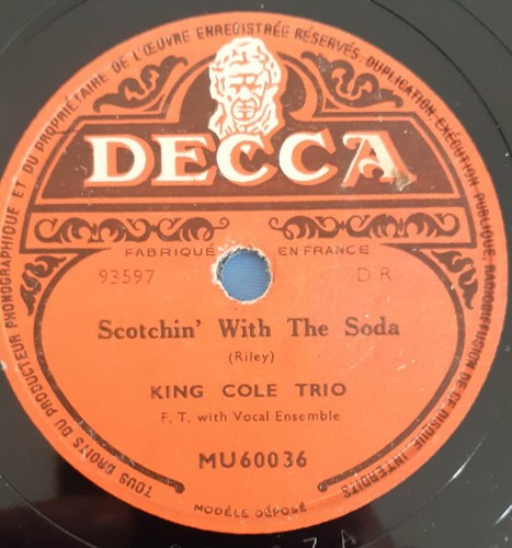 KING COLE TRIO THAT AIN'T RIGHT/SCOTCHIN' WITH THE SODA SHELLAC 10" 78rpm DECCA - Photo 2/2