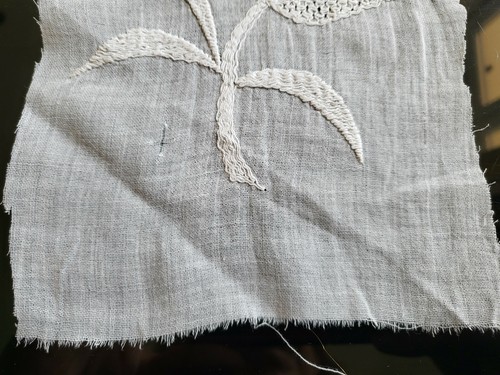 Broderie ancienne sur tissu hyper fin tulipe étamine récup incrustation B7-1 - Picture 7 of 8