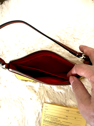 Neu mit Etikett Dooney & Bourke große schmale Handgelenktasche SENF - Bild 10 von 14