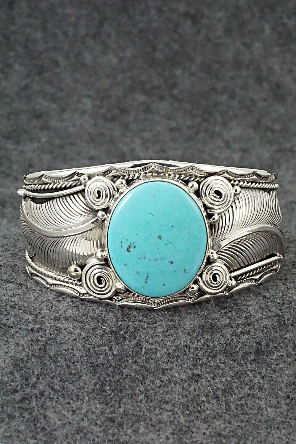 Eyecatching Al Cleveland Native American Navajo Sterling Silver Bracelet Eyecatching Al Cleveland Native American Navajo Sterling Silver Bracelet