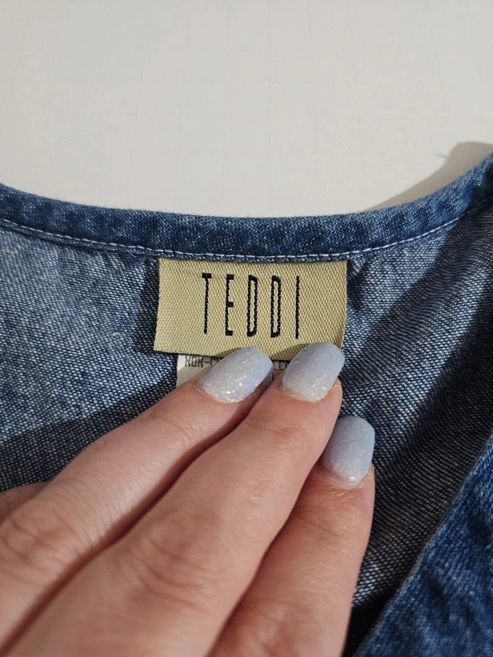 VTG TEDDI Denim Shirt Embroidered Floral Hearts, Pockets Long Sleeve Blue Sz S - Image 2 of 4