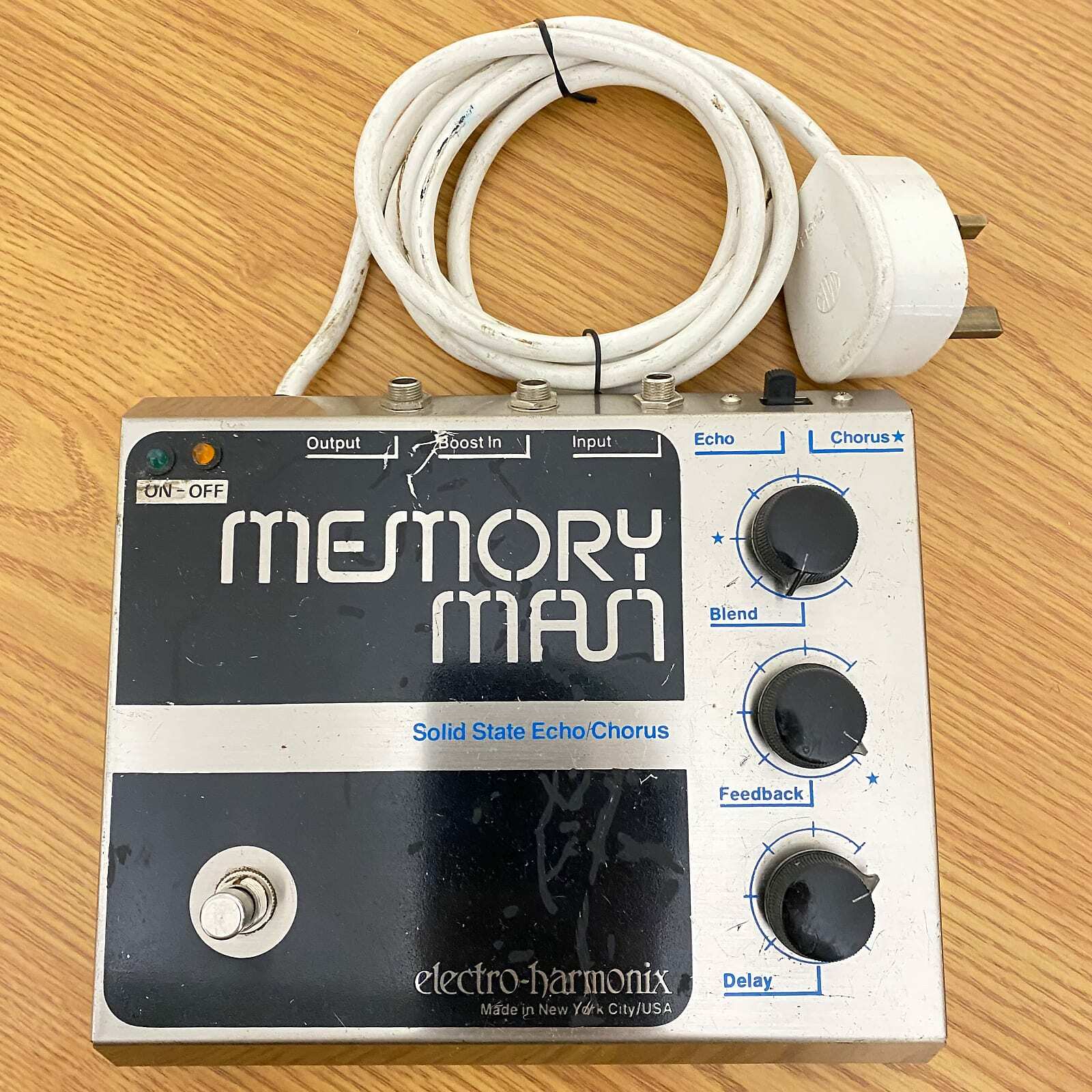 Electro-Harmonix Deluxe Memory Man 1976 Attached Power Supply with Big Plugs Electro-Harmonix Deluxe Memory Man 1976 Attached Power Supply with Big Plugs