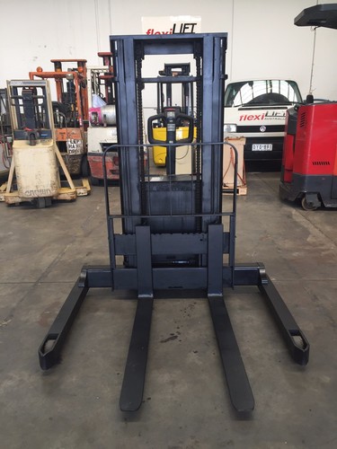 CROWN 20MT130A WALKIE STACKER - Picture 9 of 12